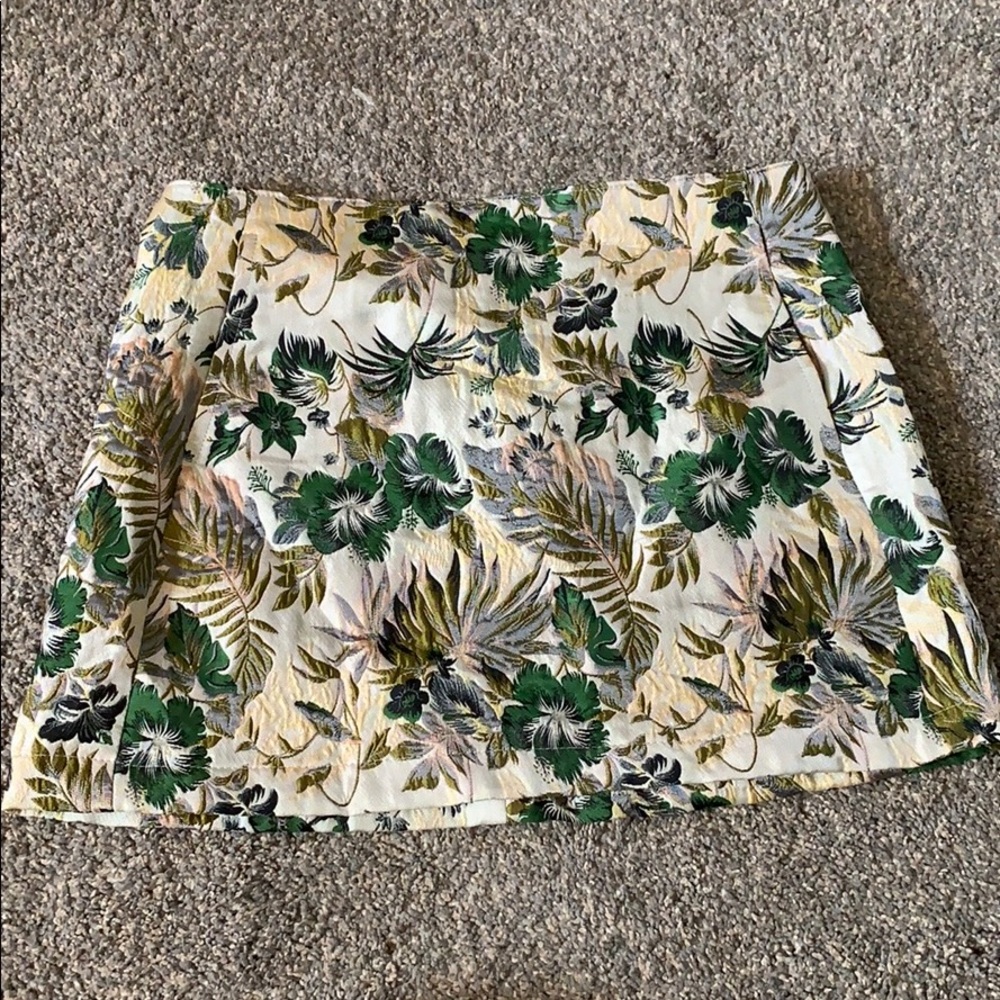 Floral mini skirt